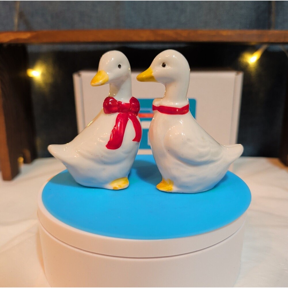 Vintage Ceramic White Goose Figurines Set of 2 Red Bow Farmhouse Decor - Picture 12 of 16